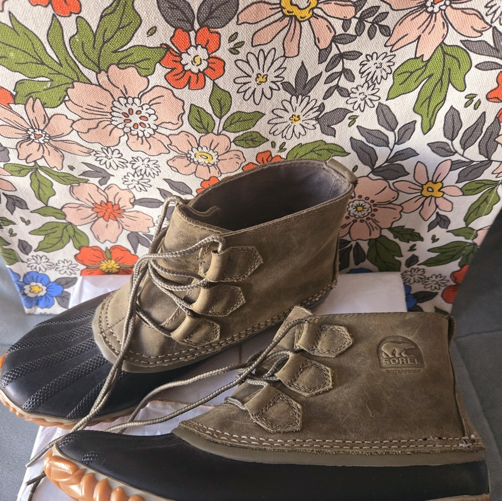 Sorel Women's Boots - Picture 3 of 3